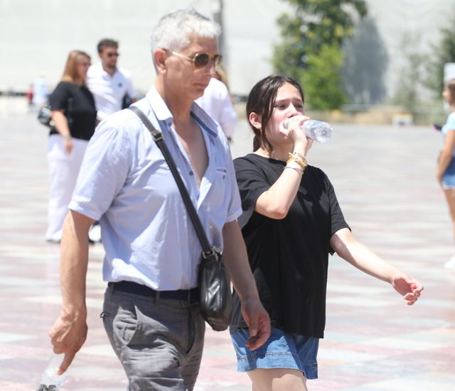 Vala e të nxehtit "përvëlon" Tiranën.