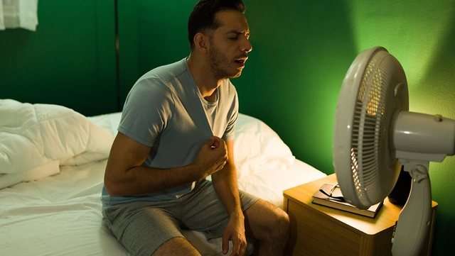 Sekreti i një gjumi të rehatshëm gjatë ditëve të