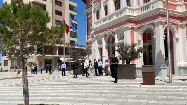 Rama në Bashkinë e Vlorës: Jeni të gjithë të