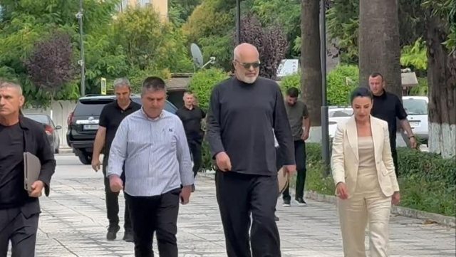 Rama takim në Fier, kërkon dorëheqjen e drejtuesve lokalë