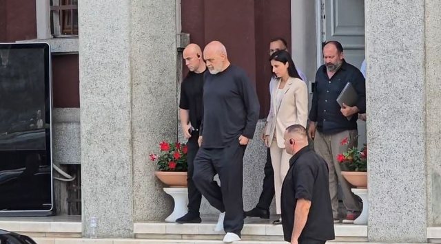 Pas Vlorës dhe Fierit, Rama kërkon shkarkimin e gjithë