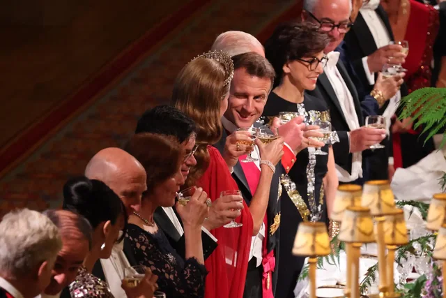 Foto/ Ky moment i presidentit Macron me Kate Middleton po bën xhiron e
