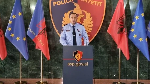 Parkimi i dyfishtë, vepër penale! Burg deri në 3 vjet