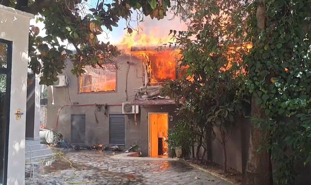 VIDEO/ Përfshihet nga zjarri një banesë në Pazarin e Ri!