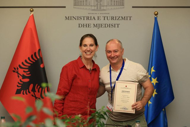 Udhërrëfyesit turistikë me certifikime pa afat/ Kumbaro: Nxisim