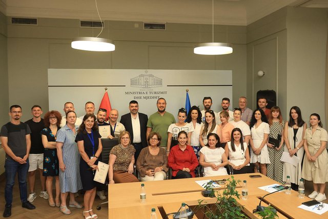 Udhërrëfyesit turistikë me certifikime pa afat/ Kumbaro: Nxisim