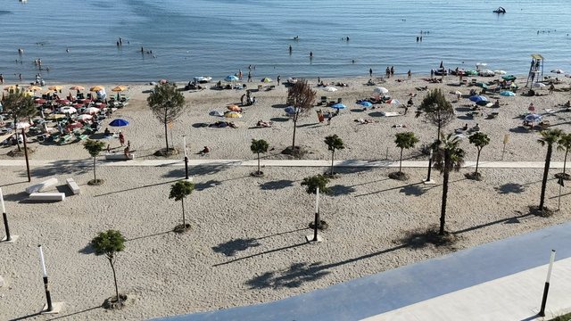Lirimi i hapësirave/ Rama ndan pamje nga plazhet publike në