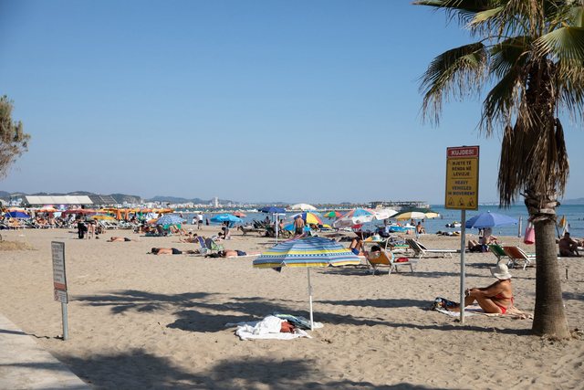 Lirimi i hapësirave/ Rama ndan pamje nga plazhet publike në