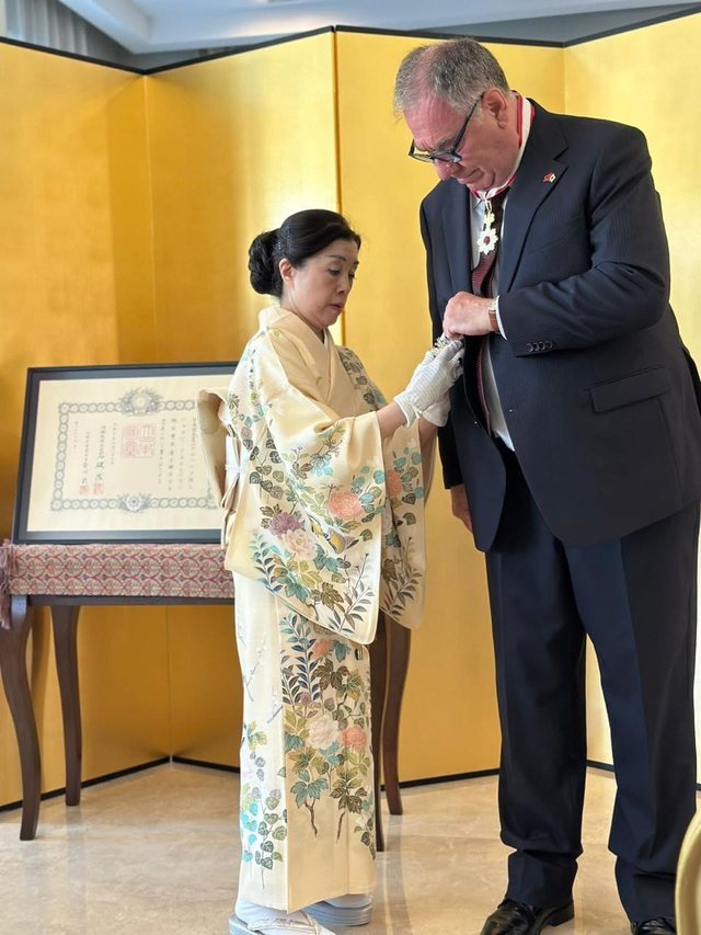 Gjergji Teneqexhiut, ish-ambasadorit tonë në Japoni, i jepet dekorata