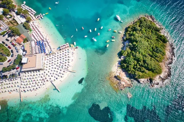 Forbes: Pse duhet ta planifikoni Shqipërinë për pushimet tuaja!