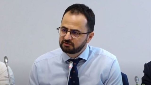 Po bën lojën e PS? Ja si përgjigjet Endri Shabani!