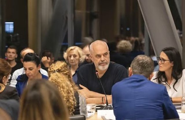 Kryeministri Rama mbledh kabinetin qeveritar për analizë pune në