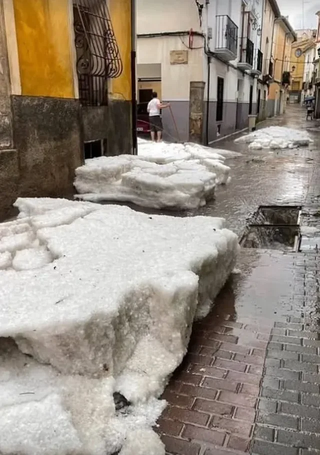 Pamjet/ Përmbytje dhe breshër gjigant në Spanjë!