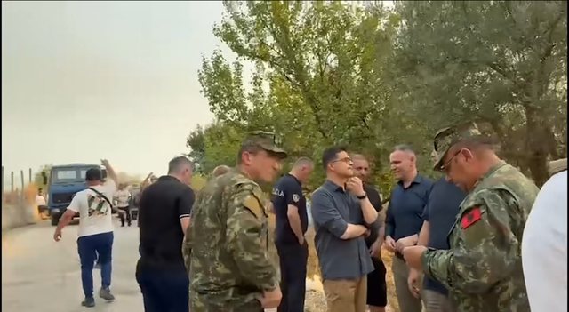 Ministri Vengu në Delvinë: Situata e zjarreve përmirësohet,