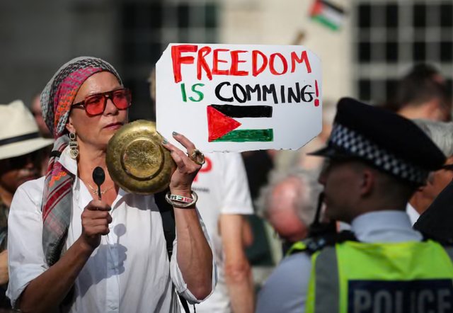 Kërkesa që mund të ndryshojë politikën britanike