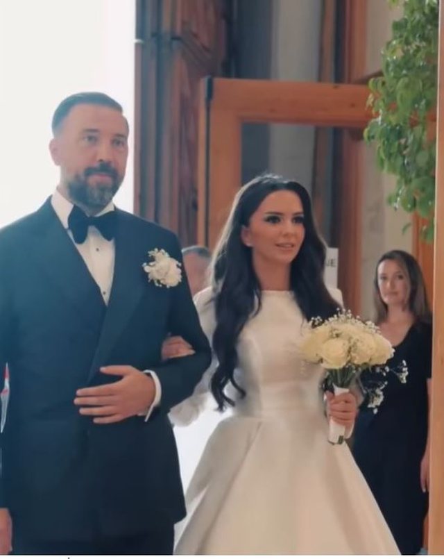 Në dasmën e vajzës së Ibrahim Rugovës!