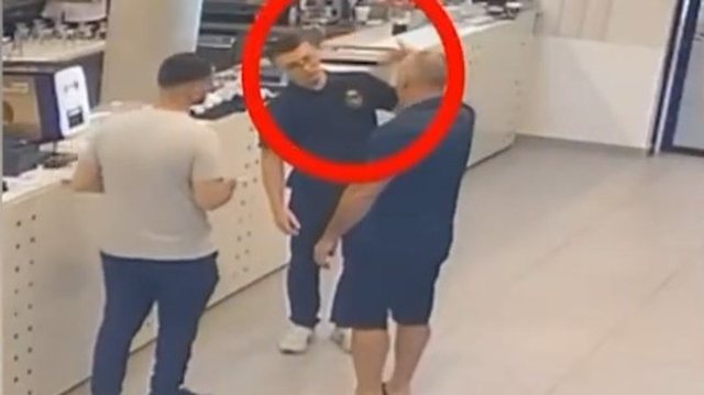Video/ Efektivi dhe miku i tij dhunojnë kamerierin 18-vjeçar në