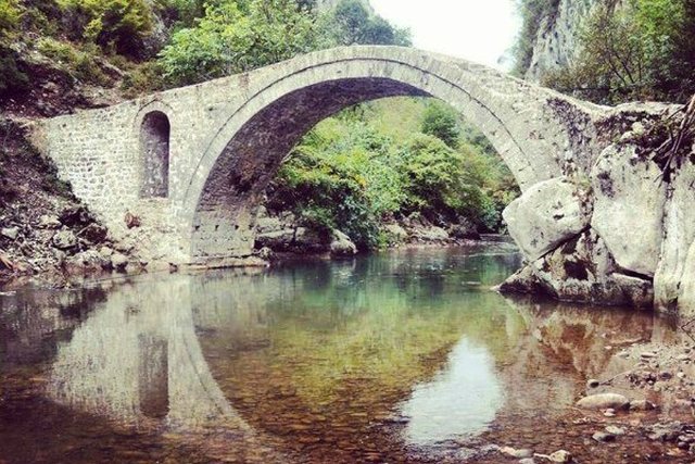 Historia e vajzës që shiti pajën, për të ndërtuar