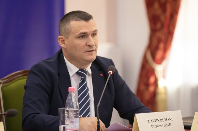 Altin Dumani i përgjigjet Erion Veliajt