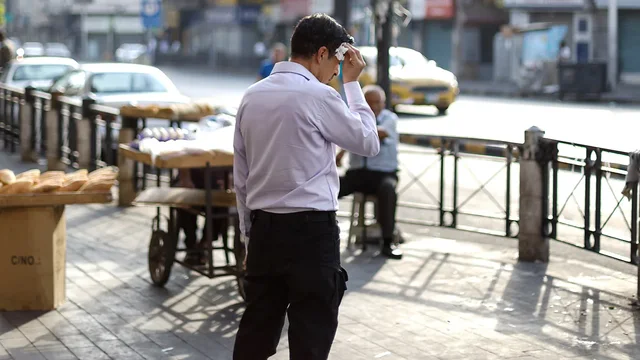Truri ynë po “zien”! Si po ndikon nxehtësia ekstreme