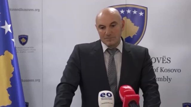 Sulmohet deputeti i Kosovës, lëndohen gruaja dhe vajza e tij