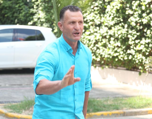 Pamjet/ Avokati i Metës përshëndet si Hitleri para SPAK-ut