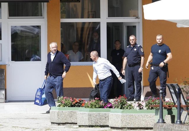 Ivo Sanader, burri me qese në dorë!