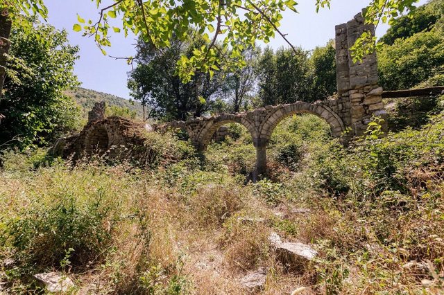 Foto/ Ministrja Kumbaro: Zbuloni thesaret turistike të Dropullit!