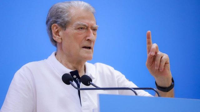Berisha bie pre e një meme-je, denoncon një nen që nuk ekziston