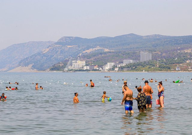 Fotot/ Rama e nis ditën nga plazhi i Kunës!
