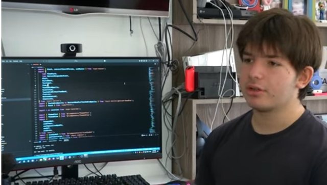 Aleksandër Xhuvani, 16-vjeçari që po i jep drejtim të ri