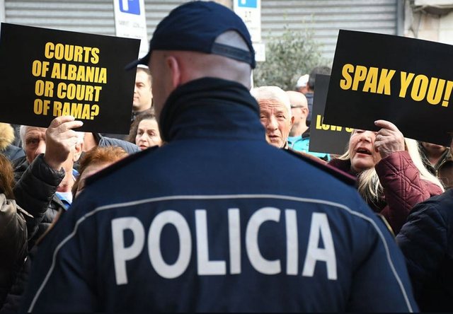 The Economist: SPAK po rrëzon të mëdhenjtë. Lufta e pavarur