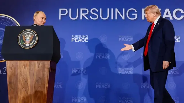 Momentet më pikante nga takimi Trump–Putin në Alaskë