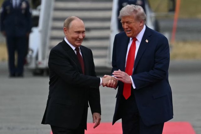 Çfarë thuhet në letrën që Melania Trump i dha