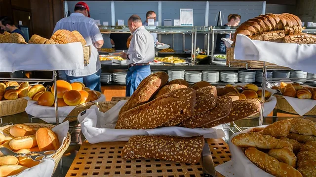 Hotelet po ndryshojnë mëngjesin. S'ka më bollëk