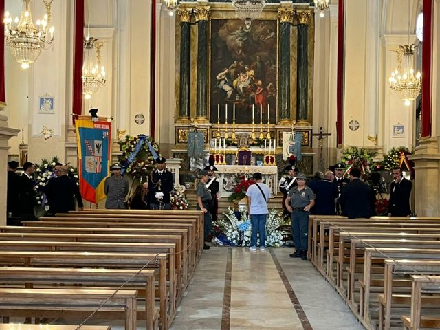 Italia i jep lamtumirën Pippo Baudos, prezantuesi italian përcillet