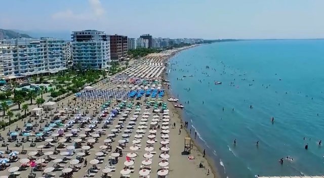 Shqiptarët e Kosovës rikthehen masivisht për pushime në