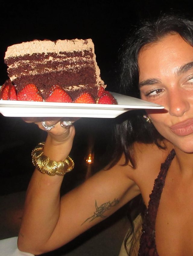 Dua Lipa feston 30-vjetorin: Më e bukura sapo ka filluar