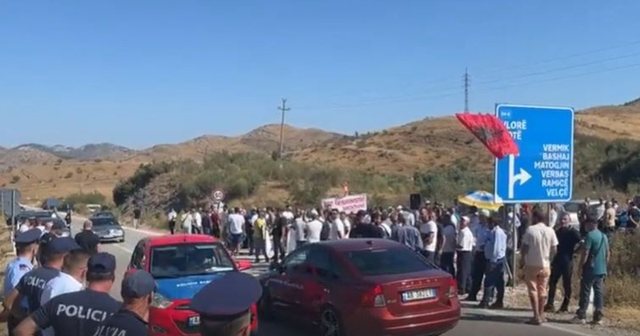 Banorët e Lumit të Vlorës protestë për mungesën e