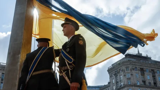 Ukraina feston pavarësinë mes luftës: Zelensky kërkon paqen,