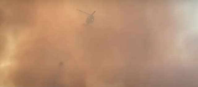 Pamje apokaliptike nga Vlora, helikopteri lufton me flakët në pyllin e