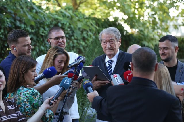 Berisha vijon akuzat ndaj gjyqtares Irena Gjoka pas paraqitjes në SPAK