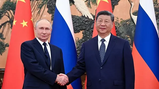 Parada gjigante në Kinë. Xi Jinping, Putin dhe Kim Jong Un shfaqin