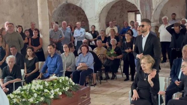 I jepet lamtumira e fundit regjisorit Dhimitër Anagnosti. Prehet në