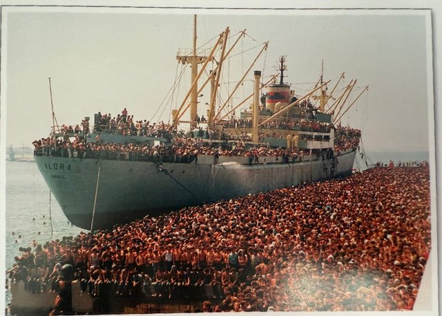 Fotot dramatike të anijes ‘Vlora’ në eksodin e gushtit