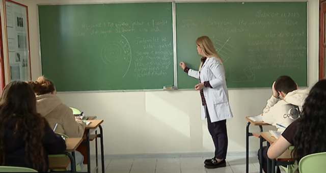 Mësuesit nuk lejohen më të postojnë çfarë