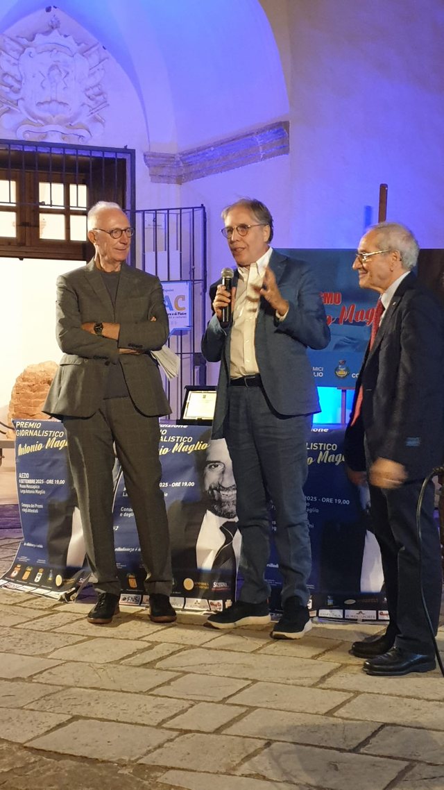 Italia nderon karrierën e Carlo Bollinos! Botuesi: Gazetaria, mision