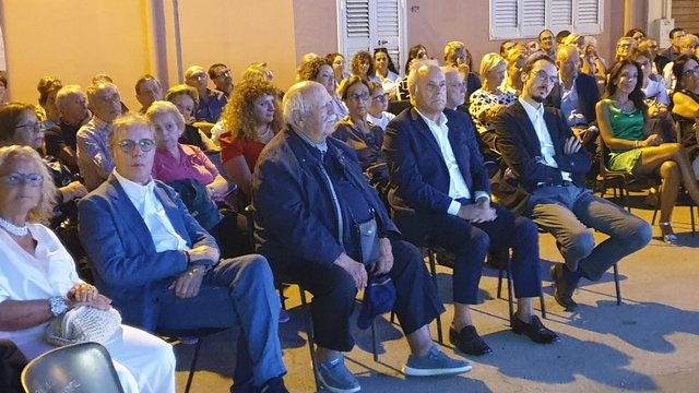 Italia nderon karrierën e Carlo Bollinos! Botuesi: Gazetaria, mision