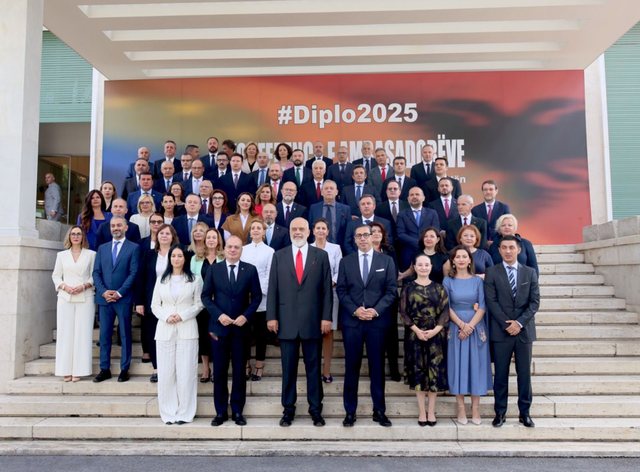 Rama me ambasadorët: Objektivi historik i Shqipërisë