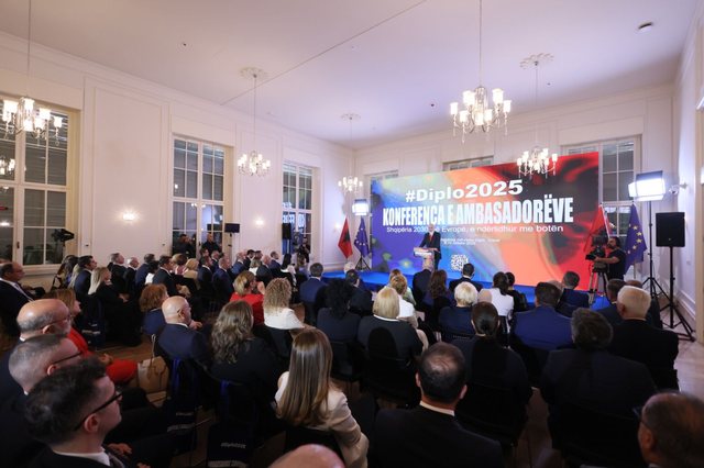 Rama me ambasadorët: Objektivi historik i Shqipërisë